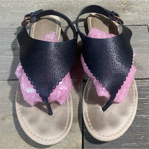 WOMAN’S SIZE 8.5 LC LAUREN CONRAD BLACK SOFT BUCKLED FESTIVAL THONG FLAT SANDALS - Picture 1 of 9